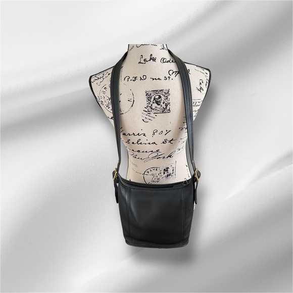 Coach Handbags - Coach Vintage Legacy 9816 Slim Duffle Bag. Leather EUC circa 2000 MSRP $600